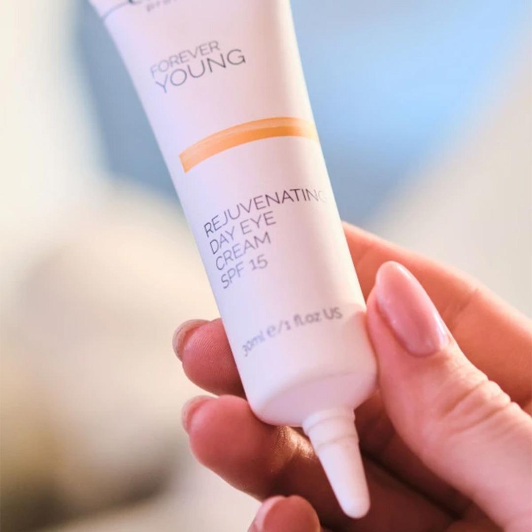 Оновлювальний денний крем навколо очей Christina Forever Young Rejuvenating Day Eye Cream SPF15, 30 мл