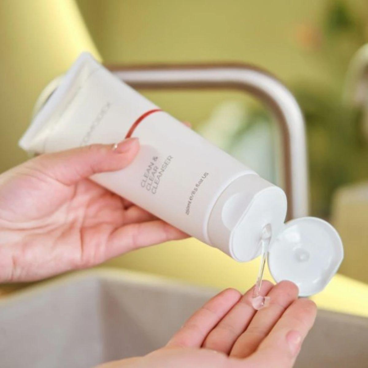 Гель для очищення шкіри обличчя Christina Comodex Clean & Clear Cleanser, 250 мл